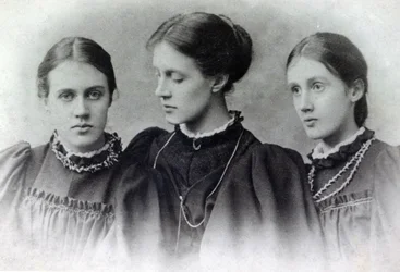 Stella, Vanessa and Virginia Stephen, c.1896